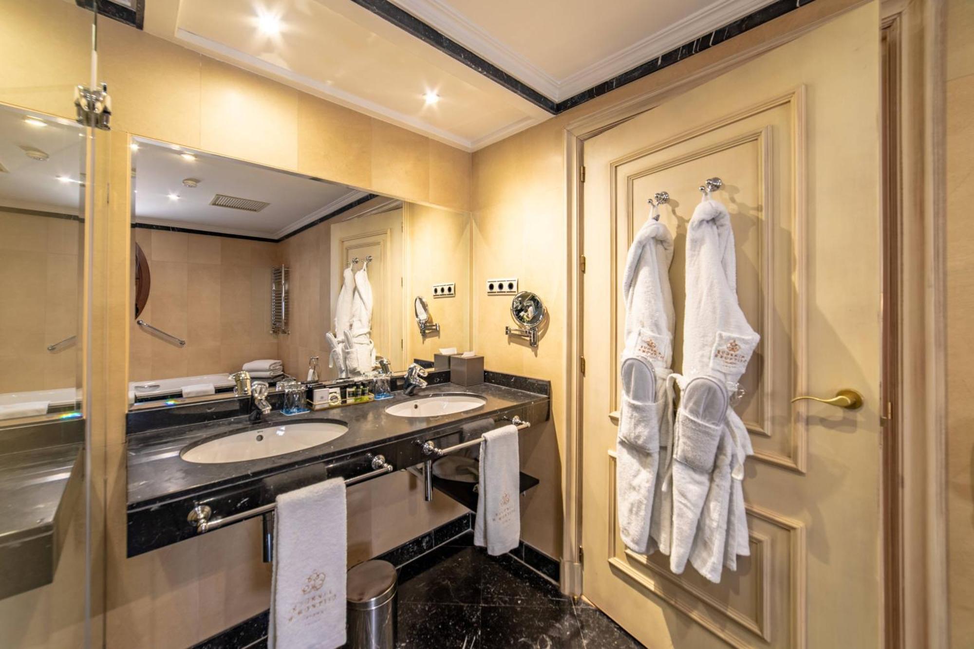 Hotel Eugenia De Montijo, Autograph Collection Toledo Exteriér fotografie Bathroom