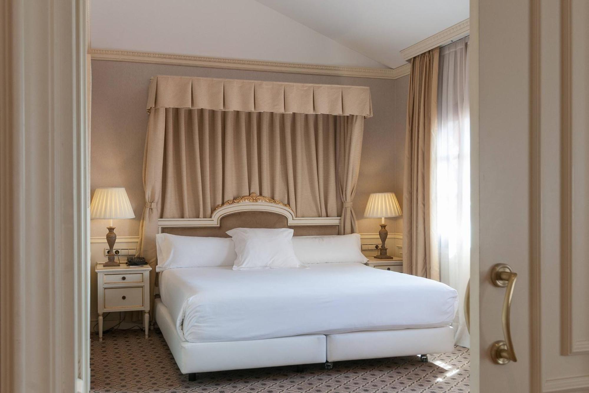 Hotel Eugenia De Montijo, Autograph Collection Toledo Exteriér fotografie A bedroom at the hotel