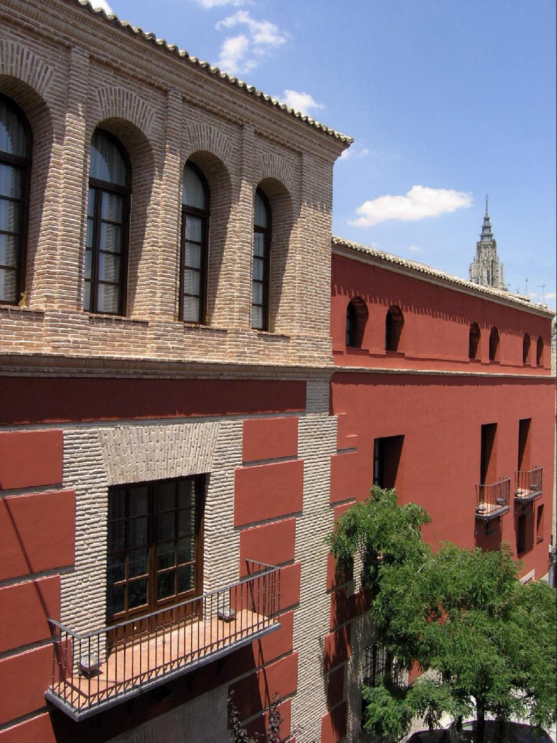 Hotel Eugenia De Montijo, Autograph Collection Toledo Exteriér fotografie The building of the University of Zaragoza, where the first Spanish edition of the text was published.