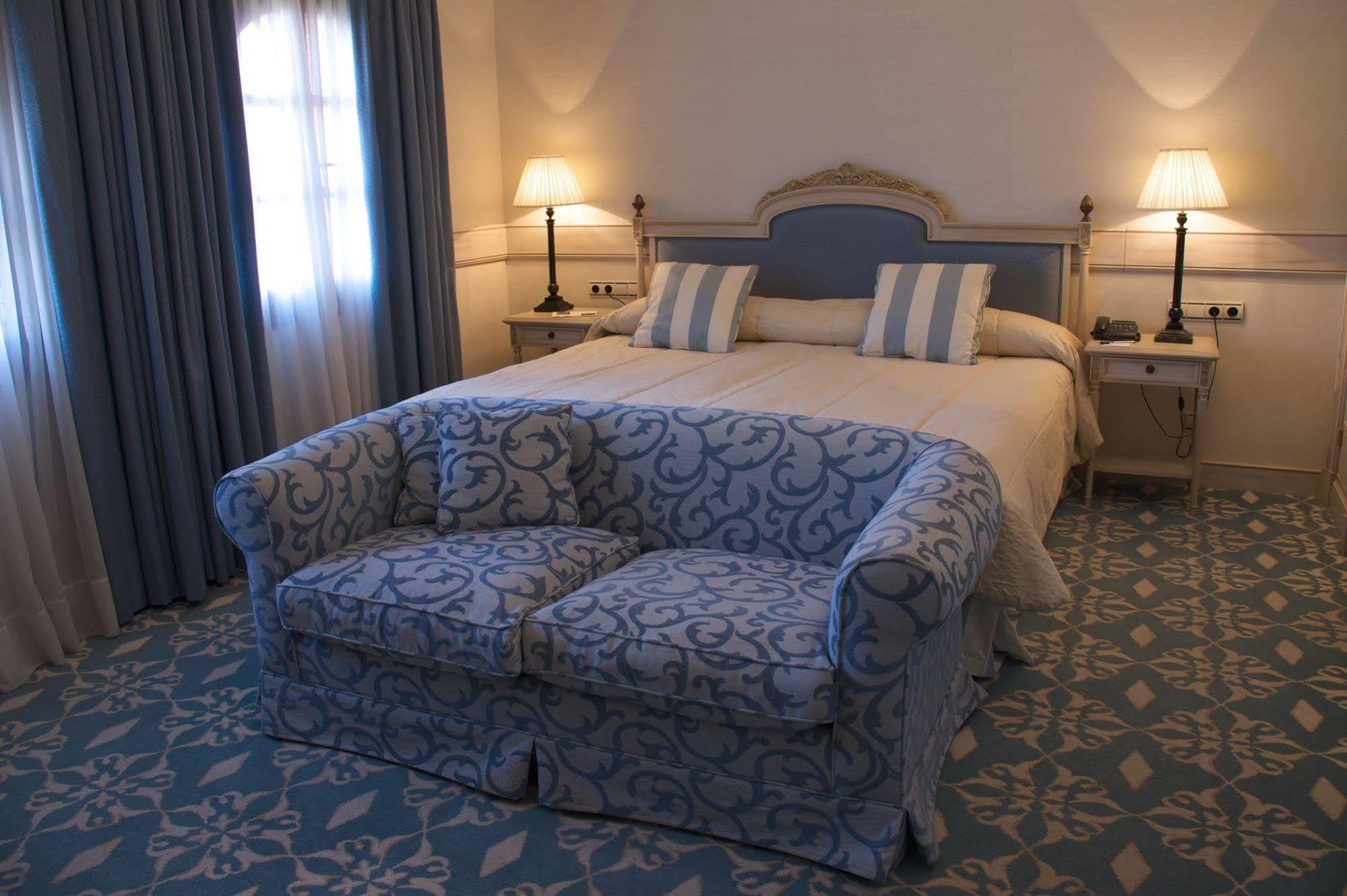 Hotel Eugenia De Montijo, Autograph Collection Toledo Exteriér fotografie A bedroom at the hotel