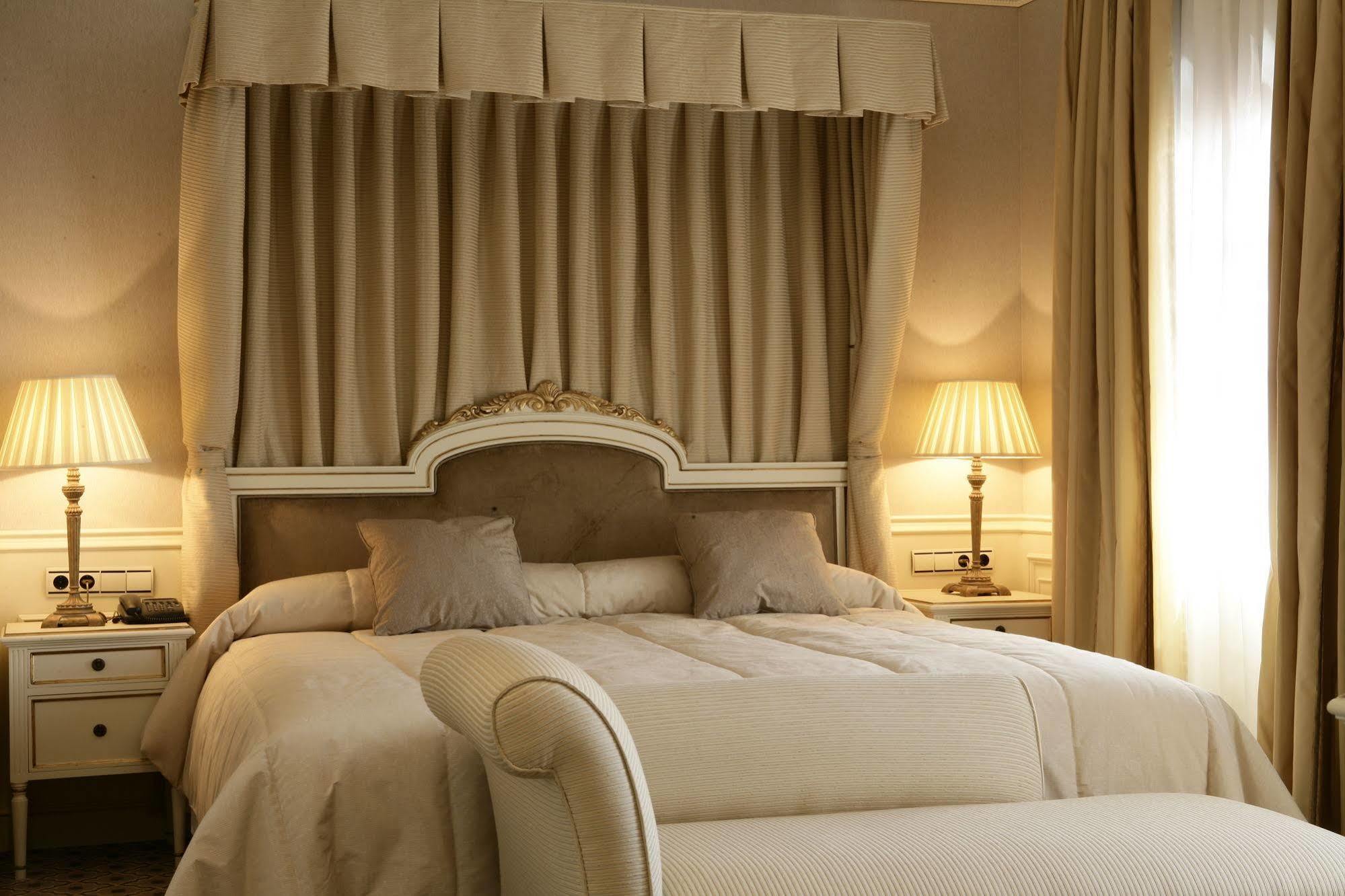 Hotel Eugenia De Montijo, Autograph Collection Toledo Exteriér fotografie A bedroom at the hotel