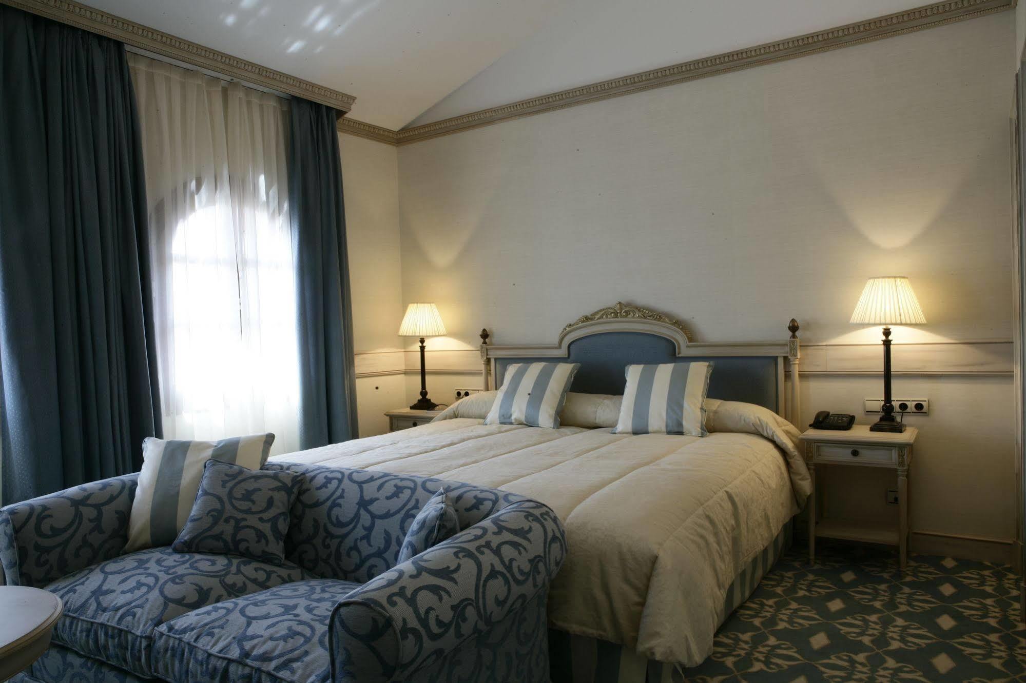 Hotel Eugenia De Montijo, Autograph Collection Toledo Exteriér fotografie A bedroom at the hotel